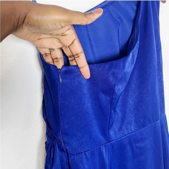 Aidan Mattox One-Shoulder Satin Gown - Picture 10 of 11